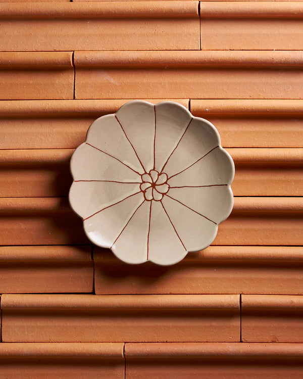 June's Daisy Plate / Spinning Flower - Roma Gift & Gourmet