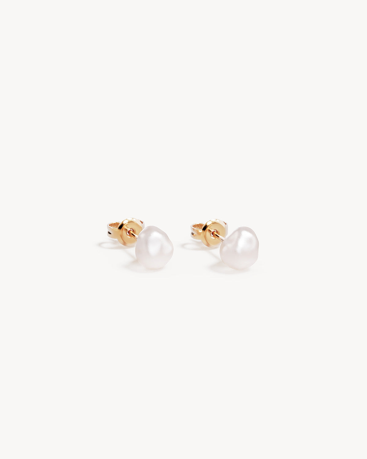 18k Gold Pearl Under the Moonlight Stud Earring