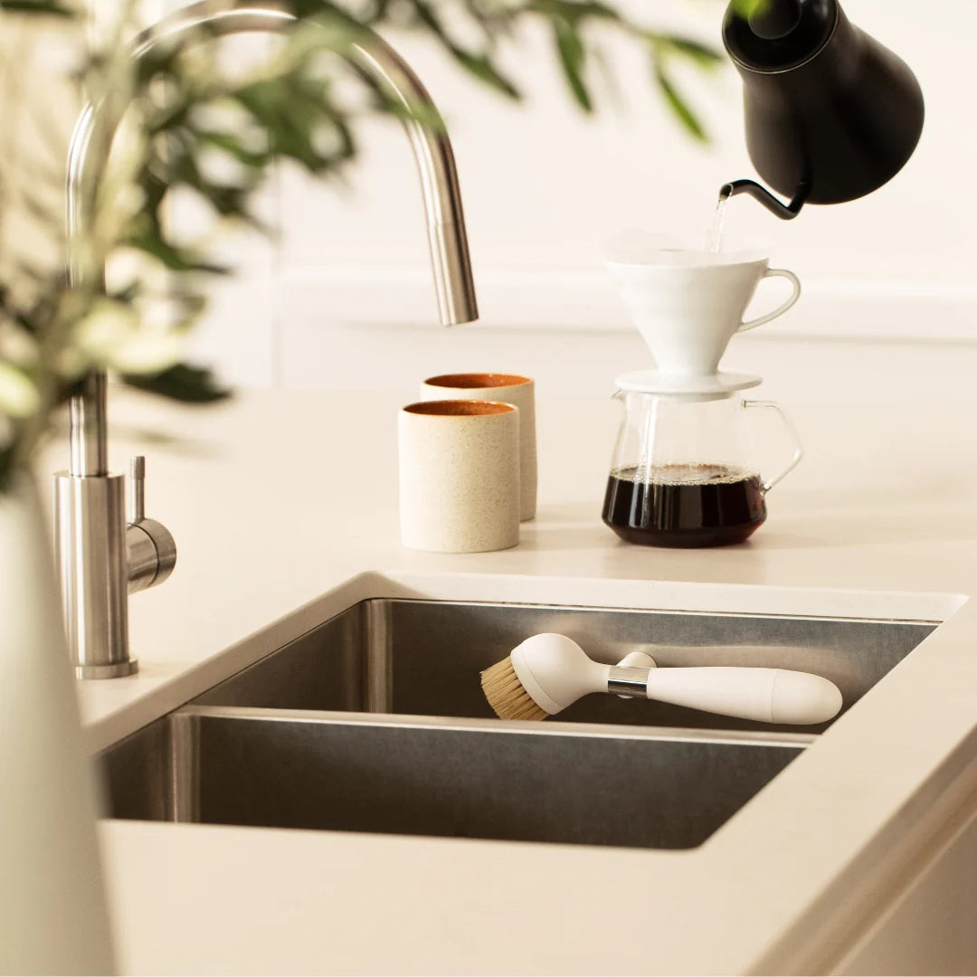 V2 - Ultimate Dish Brush w Magnetic Stand - Roma Gift & Gourmet