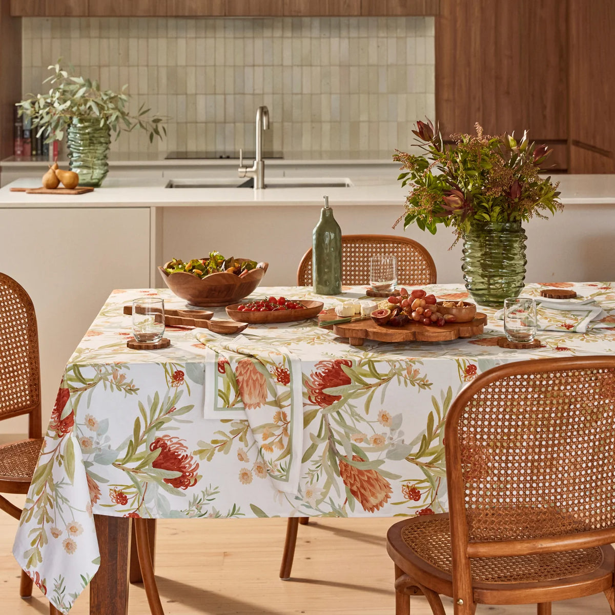 Cohen Acacia Scalloped Platt