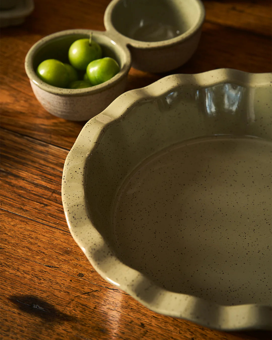 Kitchen Life Pie Dish - Peppercorn - Roma Gift & Gourmet