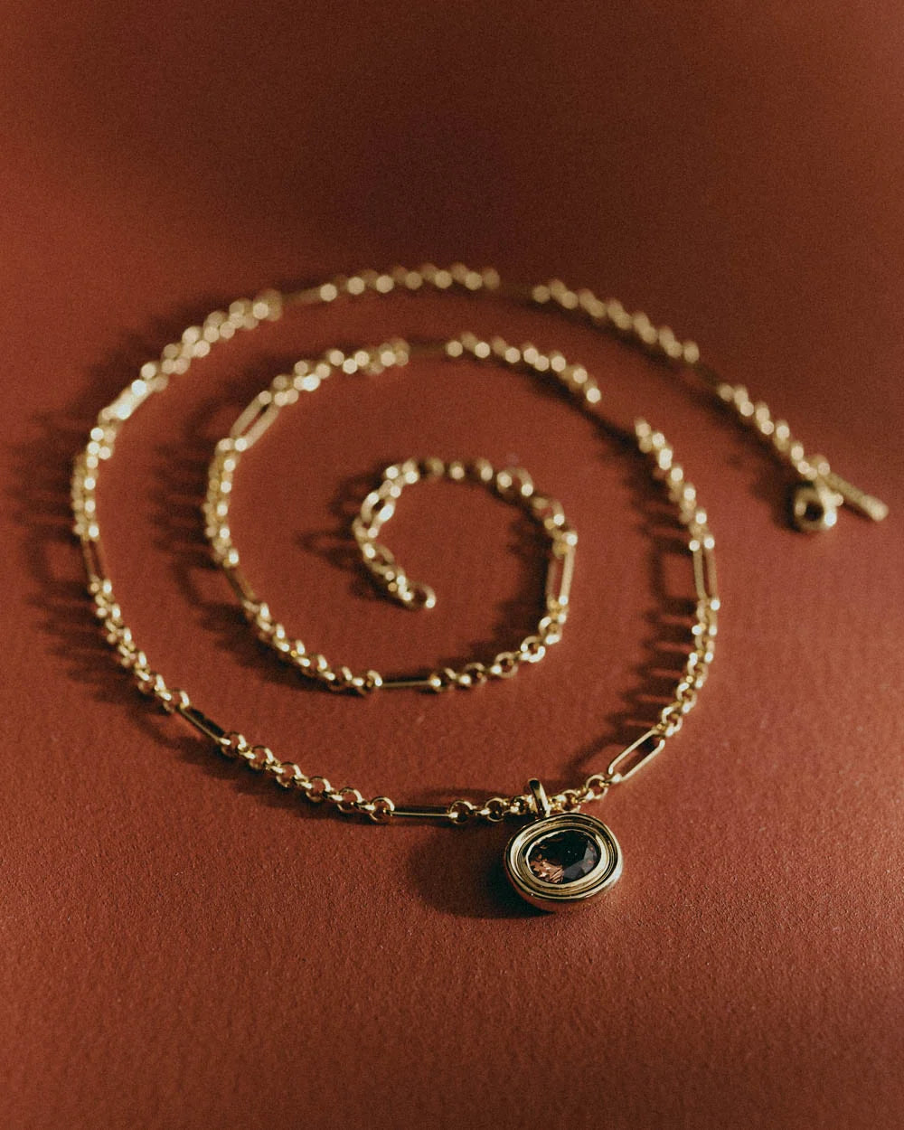 Embody Radiance Pendant Belcher Chain Necklace (18K Gold Plated)