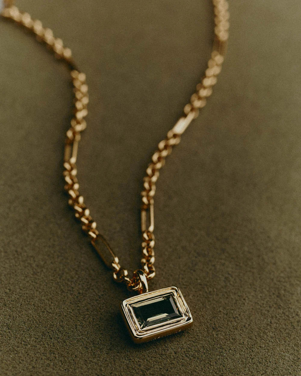 Ebb Radiance Pendant Belcher Link Chain Necklace (18K Gold Plated)