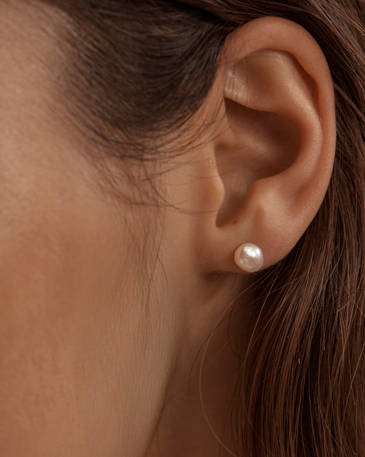 18k Gold Pearl Under the Moonlight Stud Earring