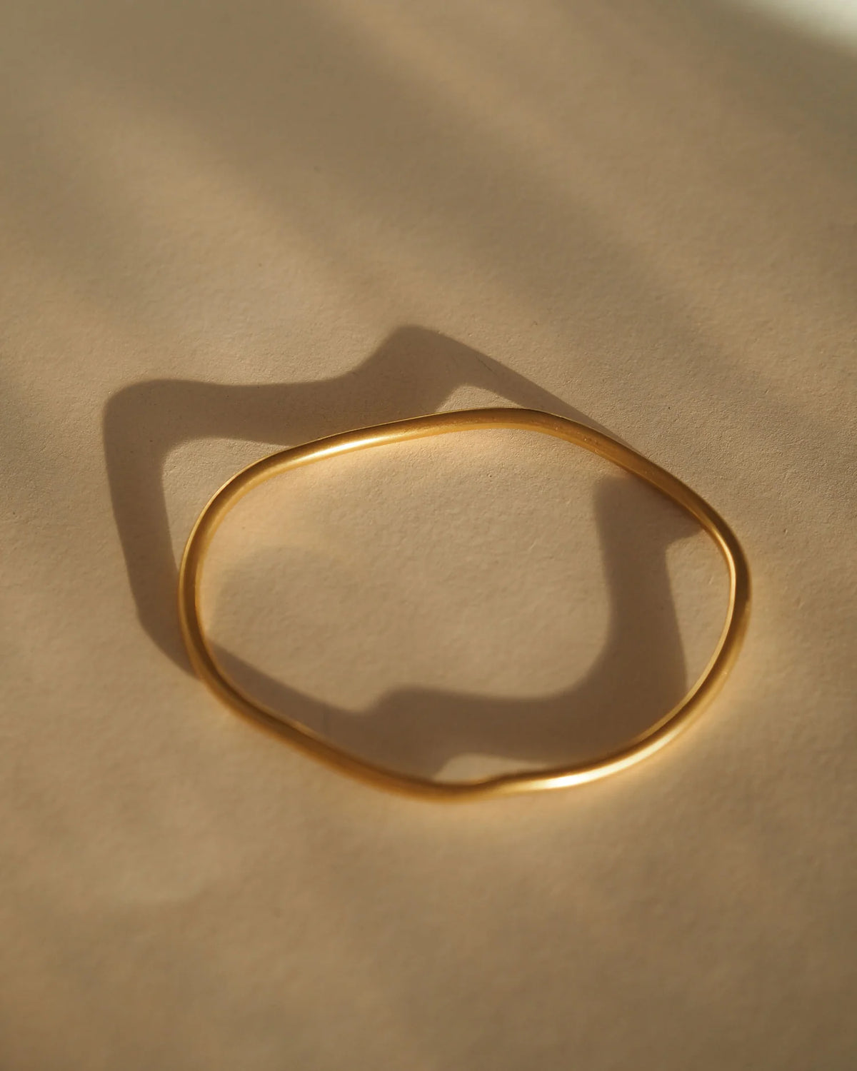 BOTANICA BANGLE (18K-GOLD-PLATED)