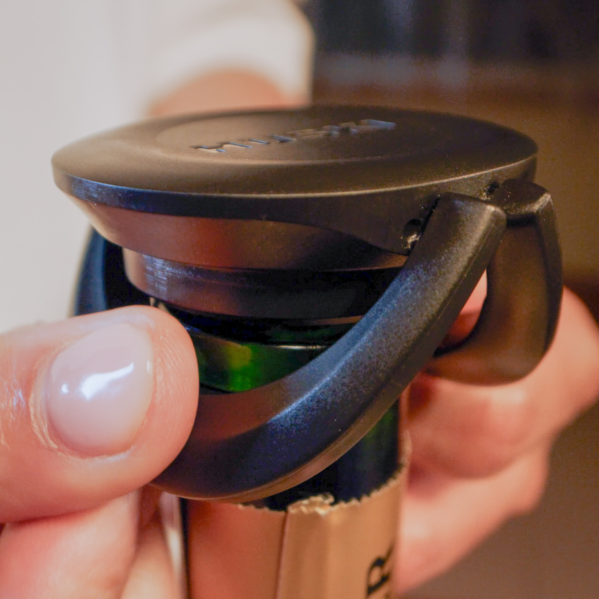 Huski BubbleLock™ Bottle Stopper - Roma Gift & Gourmet