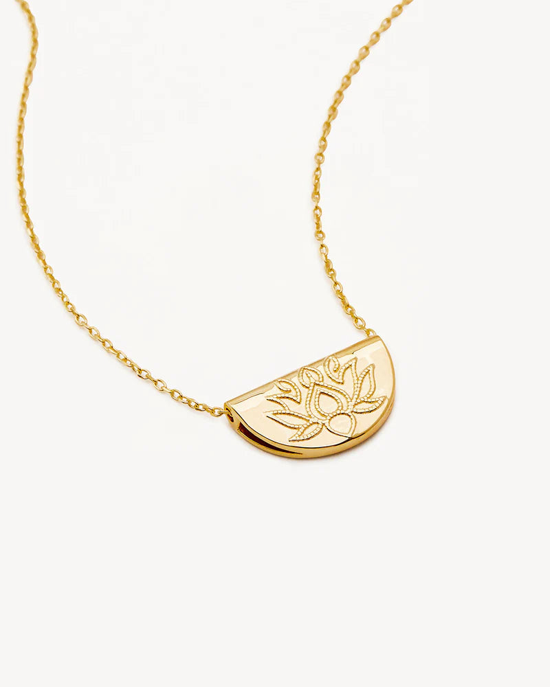 Gold Lotus Short Necklace - Roma Gift & Gourmet