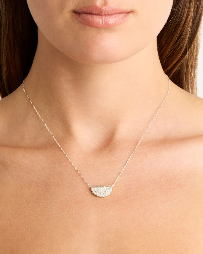Silver Lotus Short Necklace - Roma Gift & Gourmet